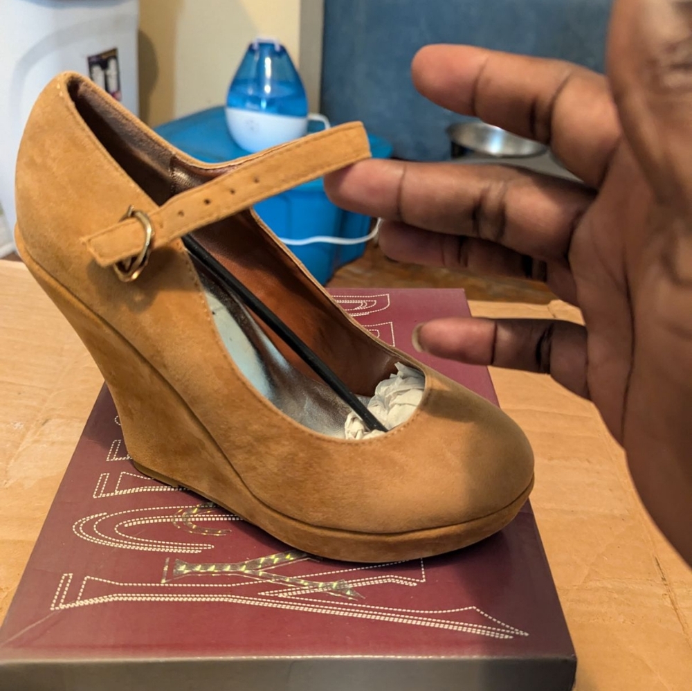 Brand New Women's Size 7 Tan Suede Delicacy Wedge Heels